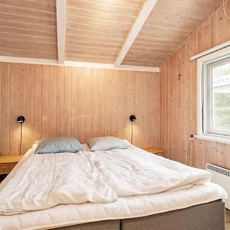 6 Person In Blavand-by Traum