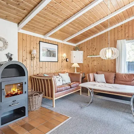 Three-bedroom In 3 * Blavand