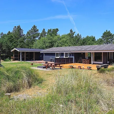 6 Person In Blavand-by Traum